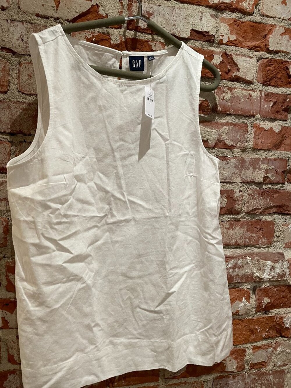 GAP White Linen Sleeveless Hip Length Top from this season - NWT